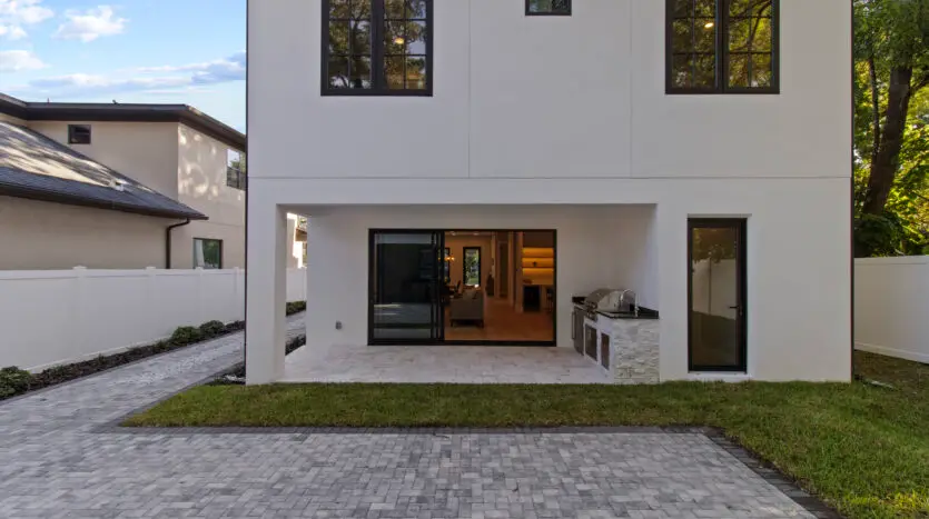 902 Shady Lane Dr
