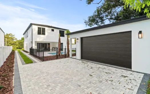 917 Lake Emerald Dr
